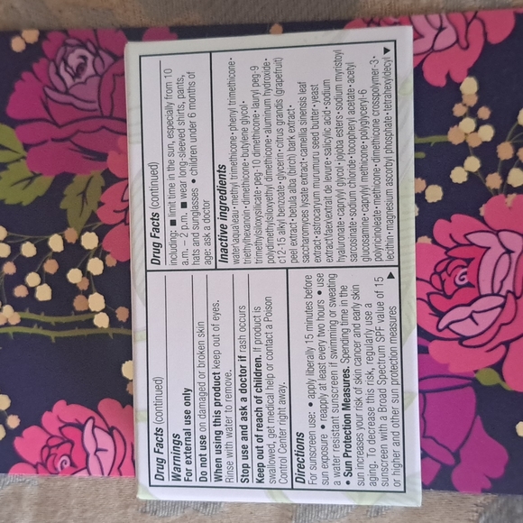 Ecru New Clinique Foundation Even Better Glow SPF 15 - Picture 4 of 4